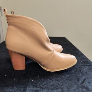 Elegant Tan Ankle Boots